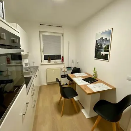 Stilvolle Ferienwohnung Mit Stellplatz Wlan Free Netflix Naehe Bahnhof Zwickau Exterior photo