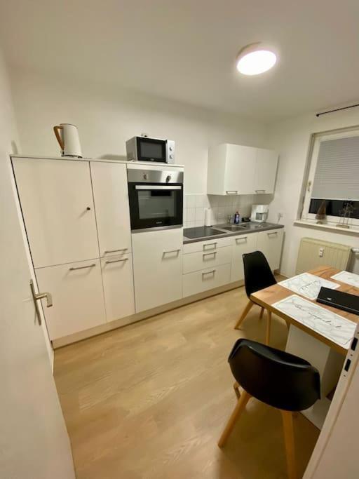 Stilvolle Mit Stellplatz Wlan Free Netflix Naehe Bahnhof Apartment