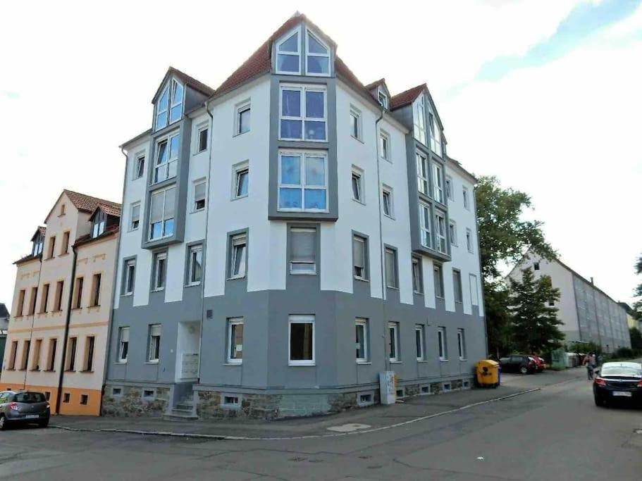 Apartment Stilvolle Mit Stellplatz Wlan Free Netflix Naehe Bahnhof *