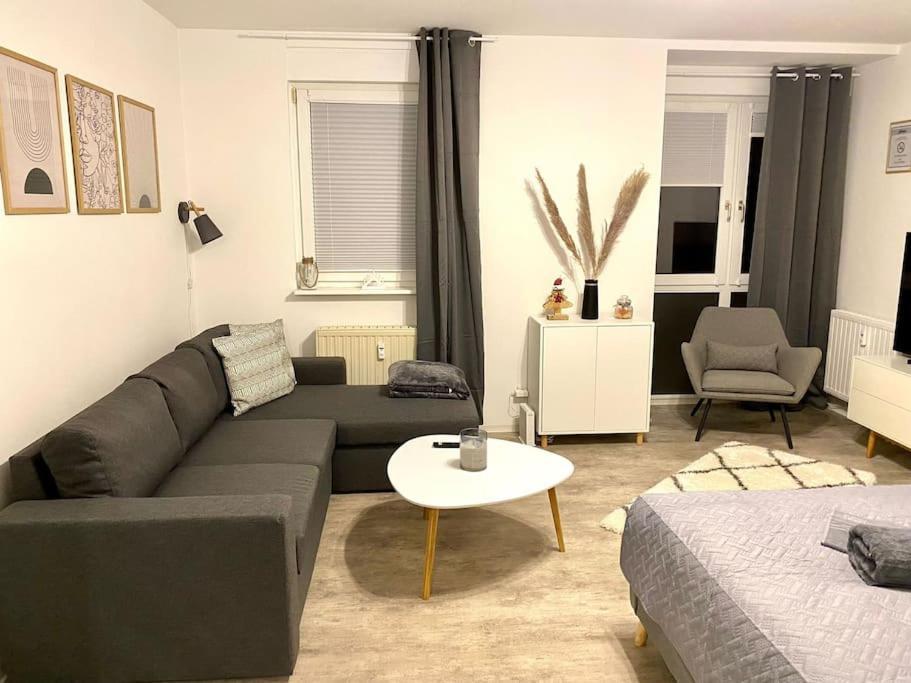 Stilvolle Mit Stellplatz Wlan Free Netflix Naehe Bahnhof * Zwickau