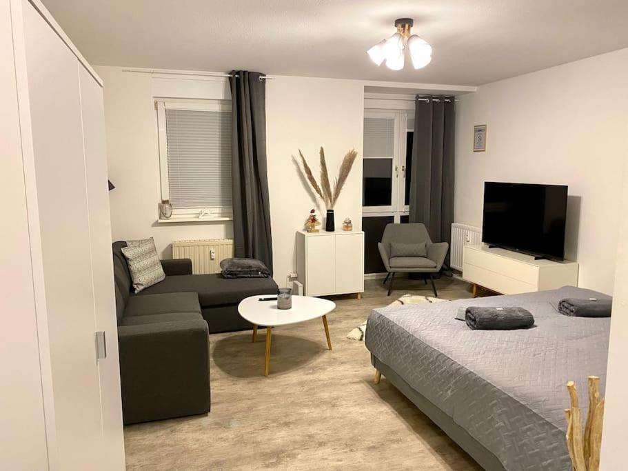 Stilvolle Mit Stellplatz Wlan Free Netflix Naehe Bahnhof Zwickau