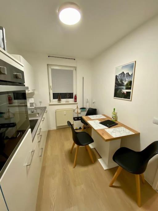 Stilvolle Mit Stellplatz Wlan Free Netflix Naehe Bahnhof Apartment