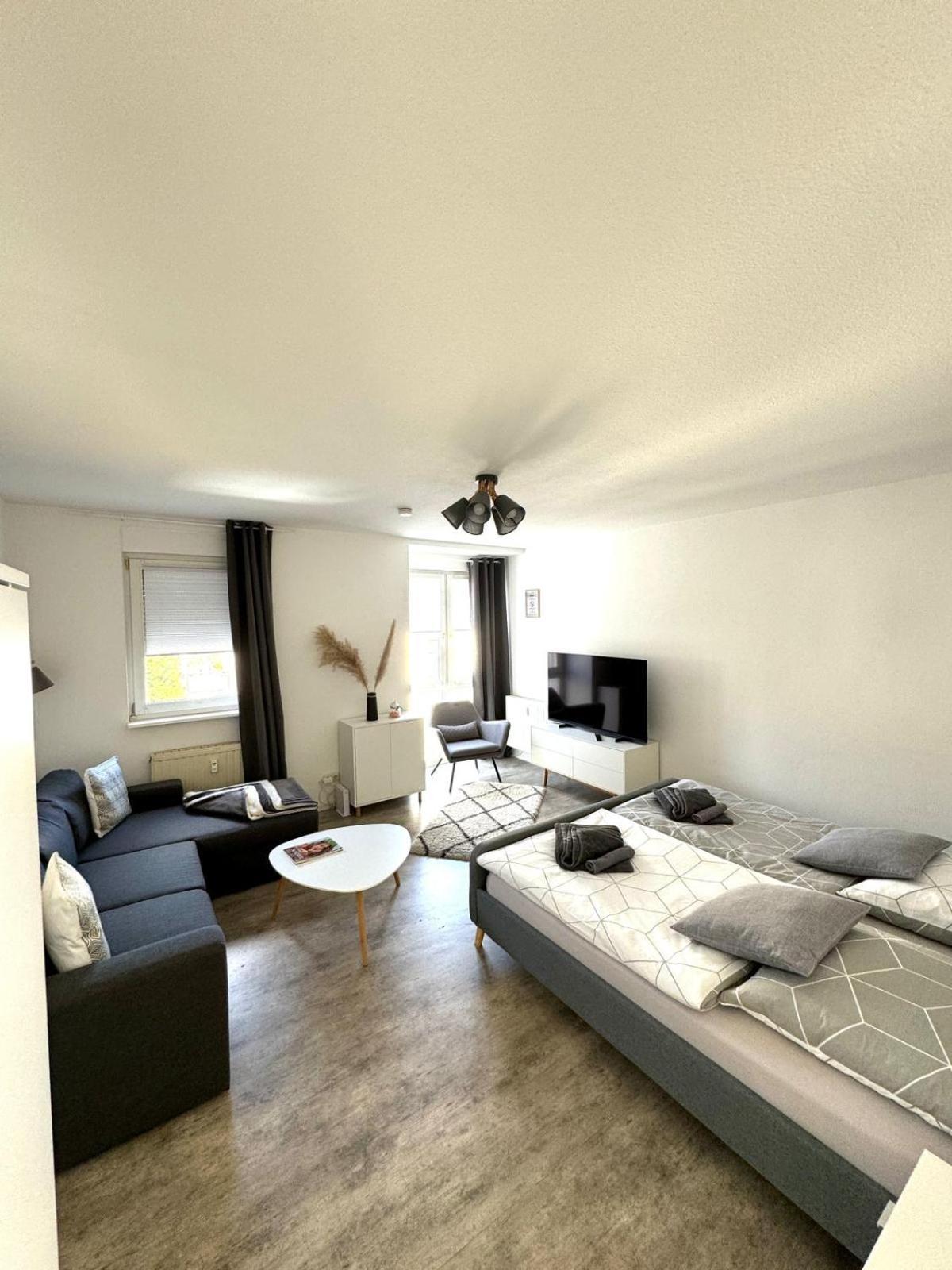 Stilvolle Mit Stellplatz Wlan Free Netflix Naehe Bahnhof Apartment *